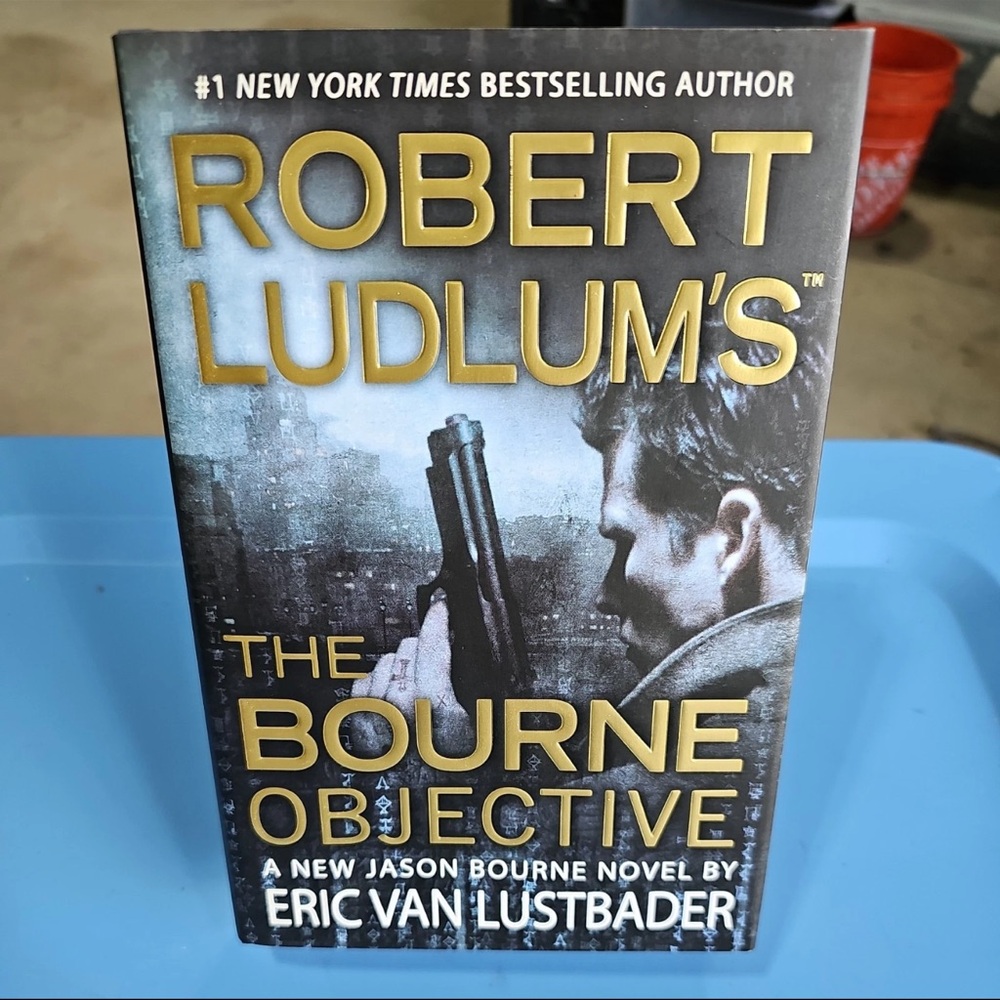 Robert Ludlum's The Bourne Objective Hardcover